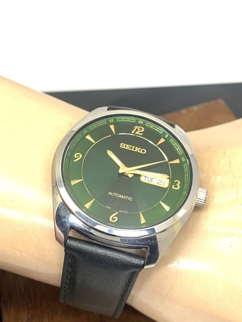Seiko Men's Watch SNKN69 Automatic Green Dial Day Date Black Leather Strap 43mm